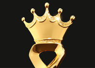 利用できる上の注文のサイズ及び色の王冠が付いている32cmの高さのポリレジンのトロフィ