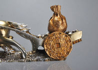 古典的な樹脂の装飾は中国人の独特の馬および宝物様式を制作します