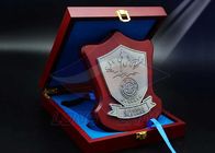 Square Custom Trophy Awards Wood Gift Box Package As Companyの装飾