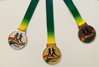 マラソンの記念品として多彩なリボンが付いている連続した注文のスポーツ メダル